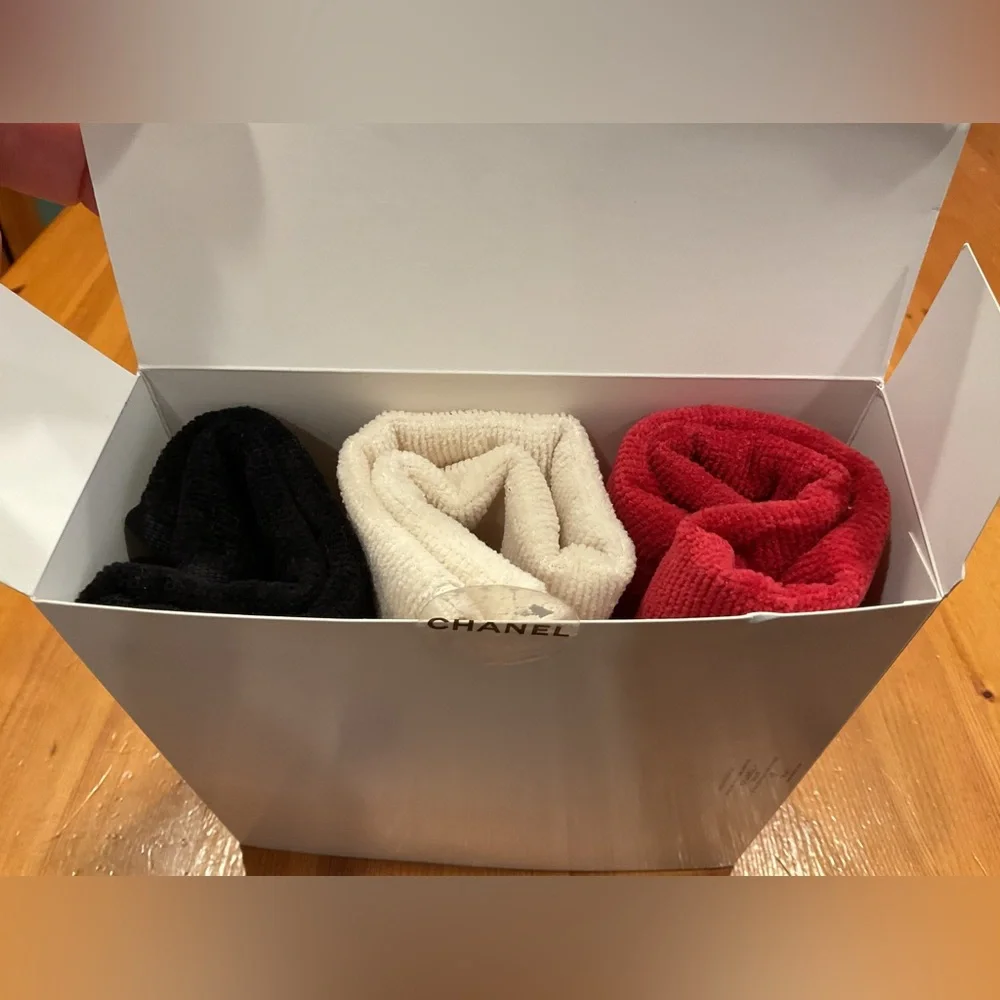 CHANEL FACE TOWEL TRIO NEW RED BLACK IVORY LA COLLECTION BEAUTÉ GWP COTTON